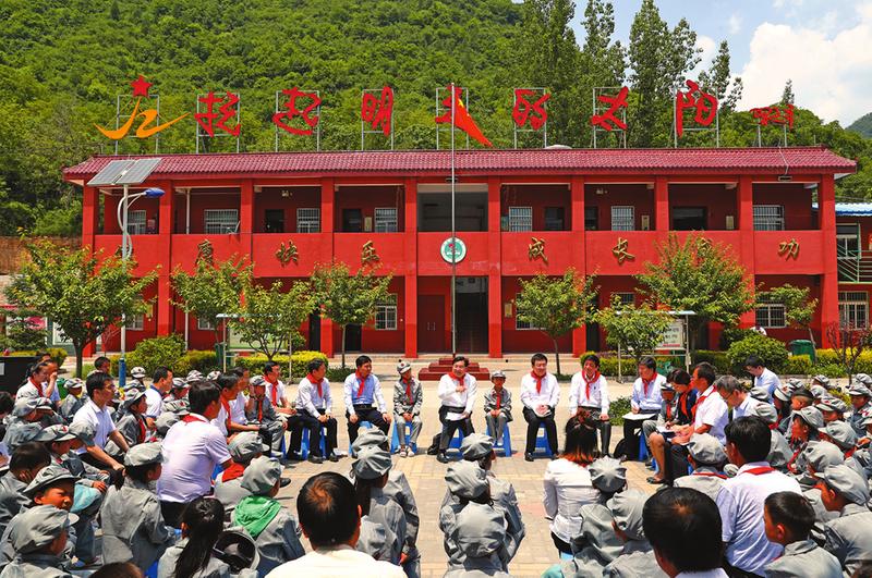 胡和平在傳達(dá)總書記給照金北梁紅軍小學(xué)學(xué)生回信時(shí)強(qiáng)調(diào) 認(rèn)真學(xué)習(xí)貫徹習(xí)近平總書記回信 做對國家對人民對社會有用的人