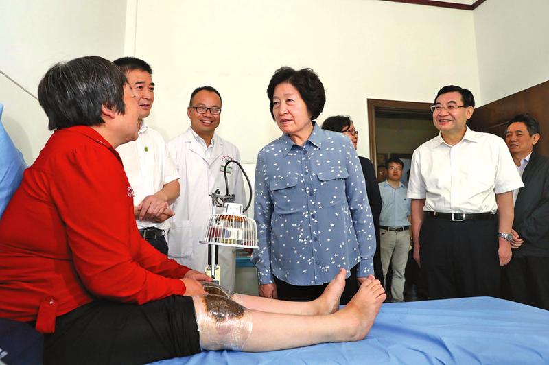 孫春蘭在陜西省調(diào)研地方病防治工作并主持召開推進(jìn)會 實(shí)施地方病專項(xiàng)防治三年攻堅(jiān)行動 全力保障人民群眾身體健康