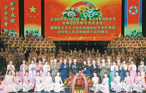 近平和夫人彭麗媛會見李洙墉 并觀看朝鮮友好藝術團演出  王滬寧陪同會見并觀看演出 