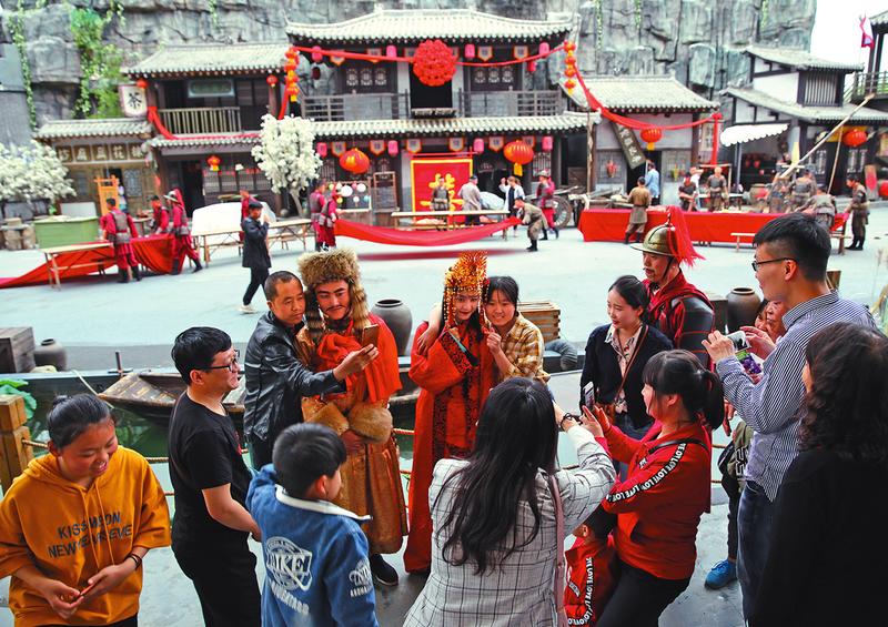 歡度五一 “五一”假期陜西接待游客4100多萬(wàn)人次 旅游收入增長(zhǎng)23.14%