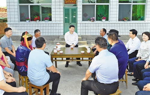 習近平在內蒙古考察并指導開展“不忘初心、牢記使命”主題教育時強調  牢記初心使命貫徹以人民為中心發展思想 把祖國北部邊疆風景線打造得更加亮麗 