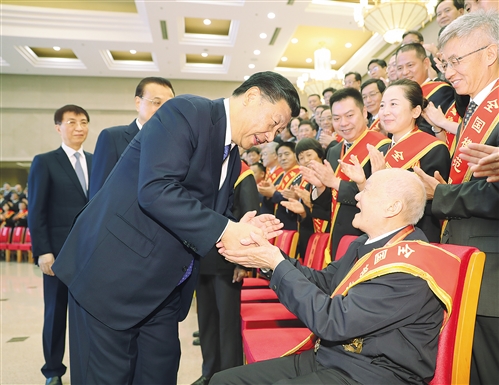 習近平會見全國退役軍人工作會議代表  李克強王滬寧參加會見 