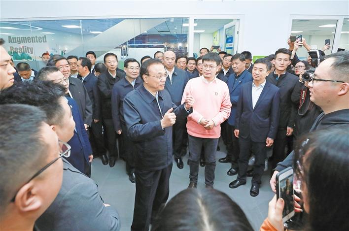 李克強(qiáng)在陜西考察時(shí)強(qiáng)調(diào) 深化改革開放 積極奮發(fā)有為 促進(jìn)經(jīng)濟(jì)平穩(wěn)發(fā)展和民生持續(xù)改善 