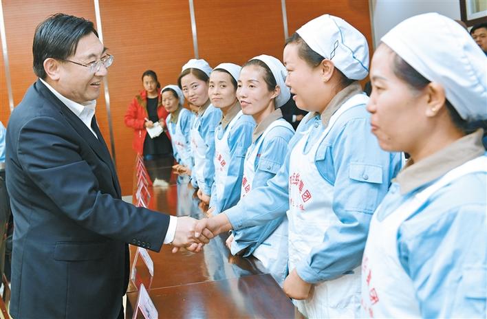 習(xí)近平總書記勉勵趙夢桃小組爭做新時代的最美奮斗者  胡和平轉(zhuǎn)達(dá)勉勵并主持召開座談會