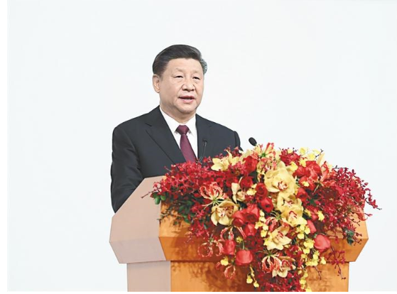 習(xí)近平：廣大澳門同胞素有愛國傳統(tǒng)，有強(qiáng)烈的國家認(rèn)同感、歸屬感和民族自豪感，這是“一國兩制”在澳門成功實(shí)踐的最重要原因 中國人民完全有智慧有能力把“一國兩制”實(shí)踐發(fā)展得更好  昨出席慶祝澳門回歸祖國20周年大會(huì)暨澳門特別行政區(qū)第五屆政府就職典