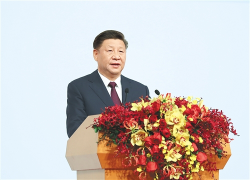 慶祝澳門回歸祖國20周年大會(huì)暨澳門特別行政區(qū)第五屆政府就職典禮隆重舉行  習(xí)近平出席并發(fā)表重要講話  澳門特別行政區(qū)第五任行政長官賀一誠及特別行政區(qū)政府主要官員等宣誓就職 