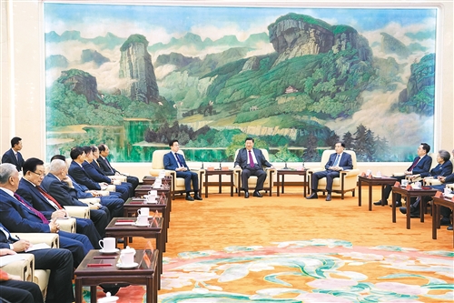 習(xí)近平同黨外人士共迎新春  代表中共中央，向各民主黨派、工商聯(lián)和無黨派人士，向統(tǒng)一戰(zhàn)線廣大成員，致以誠摯的問候和新春的祝福  汪洋韓正出席 