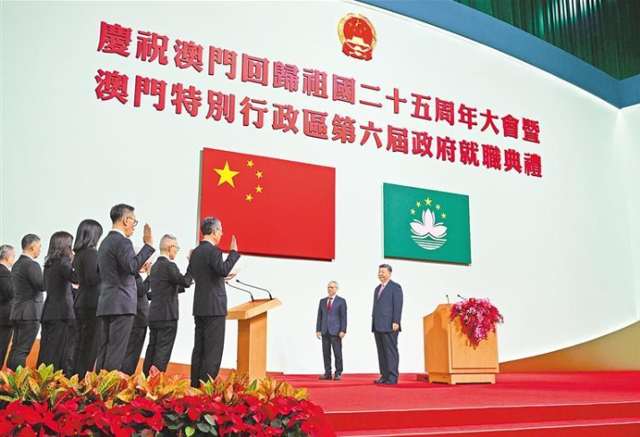 習近平監誓  澳門特別行政區第六屆政府主要官員在岑浩輝帶領下宣誓就職